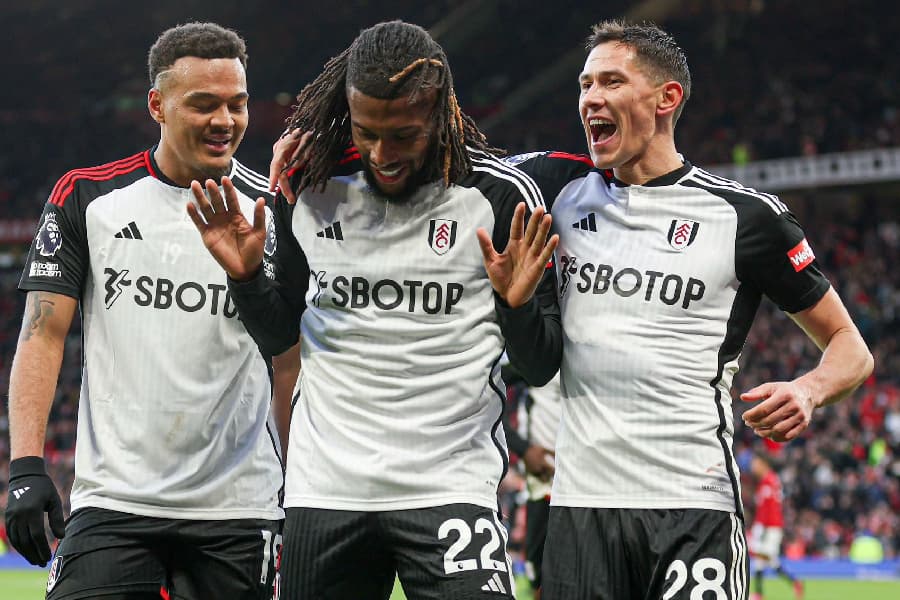 Muniz (à esq.) marcou cinco gols em 21 jogos pelo Fulham na temporada - Fulham/Divulgação