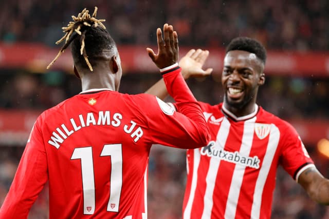 Os irmãos Williams em ação pelo Athletic Bilbao, da Espanha. Foto: EFE/Luis Tejido
