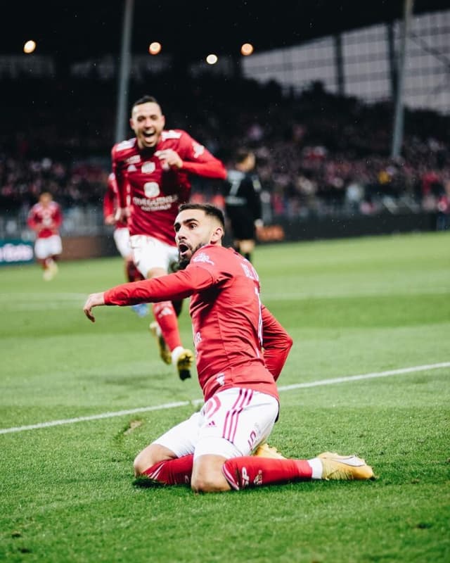 Del Castillo comemora gol pelo Brest - Foto: Reprodução/Instagram