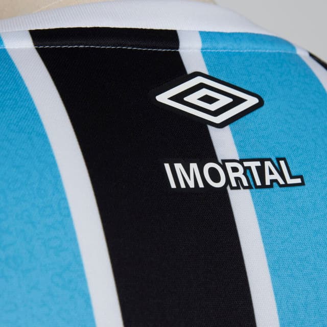 Imortal escrito nas costas da nova camisa do Grêmio - Divulgação / Umbro