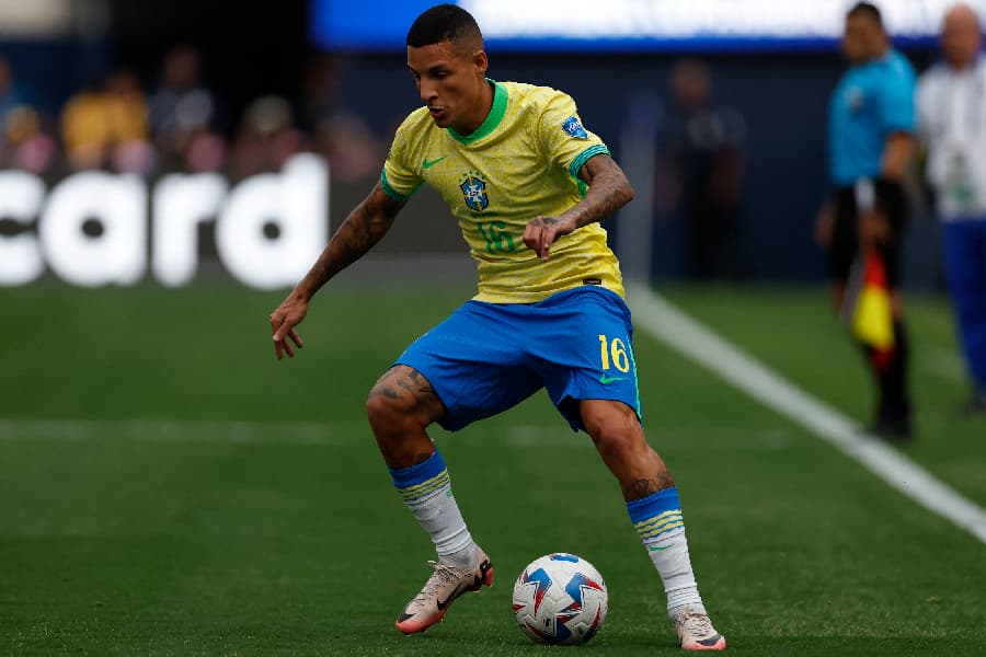 Arana venceu a disputa com Wendell pela titularidade na lateral - Buda Mendes/Getty Images via AFP