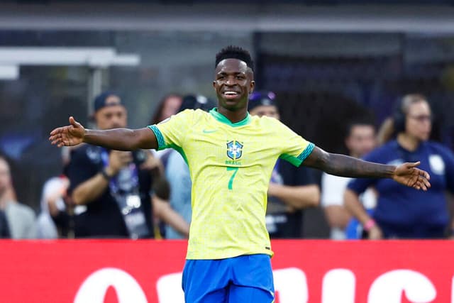 Vinicius Jr. deixou o jogo do Brasil contra a Costa Rica aos 25 minutos - RONALD MARTINEZ / GETTY IMAGES NORTH AMERICA / Getty Images via AFP)