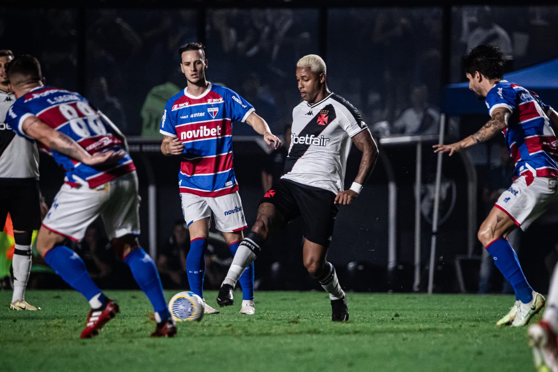 Vasco supera o Fortaleza e se distancia da zona de rebaixamento