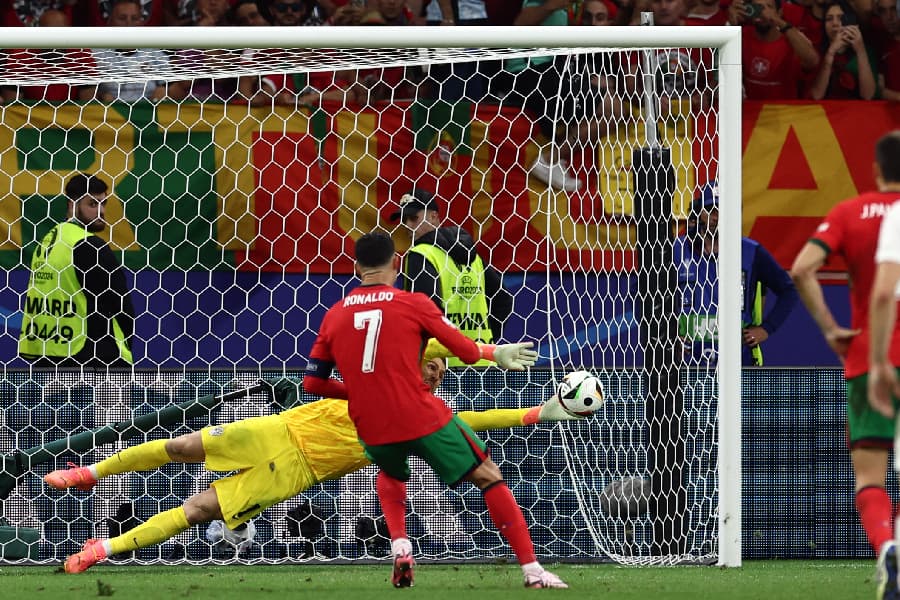 Cristiano Ronaldo, Portugal x Eslovênia - OLIVIER MATTHYS/EFE