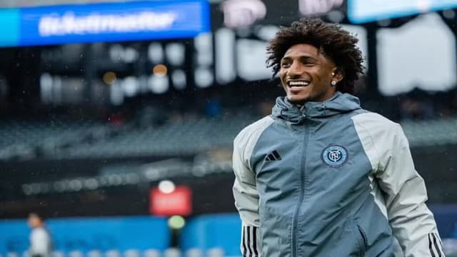 Corinthians intensifica busca por reforços após lesão de Yuri Alberto