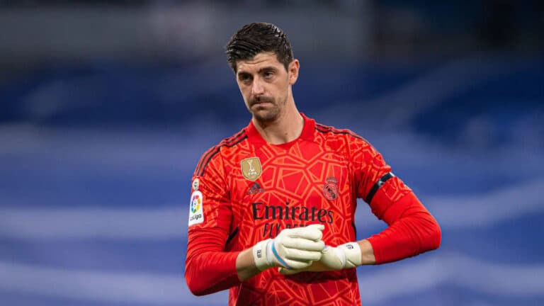 Courtois bate recorde de defesas no Real Madrid