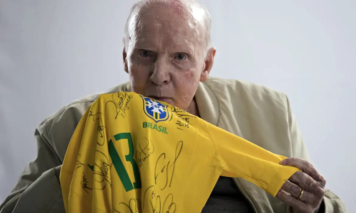 Ex-enfermeira de Zagallo abre ação contra “ambiente humilhante”