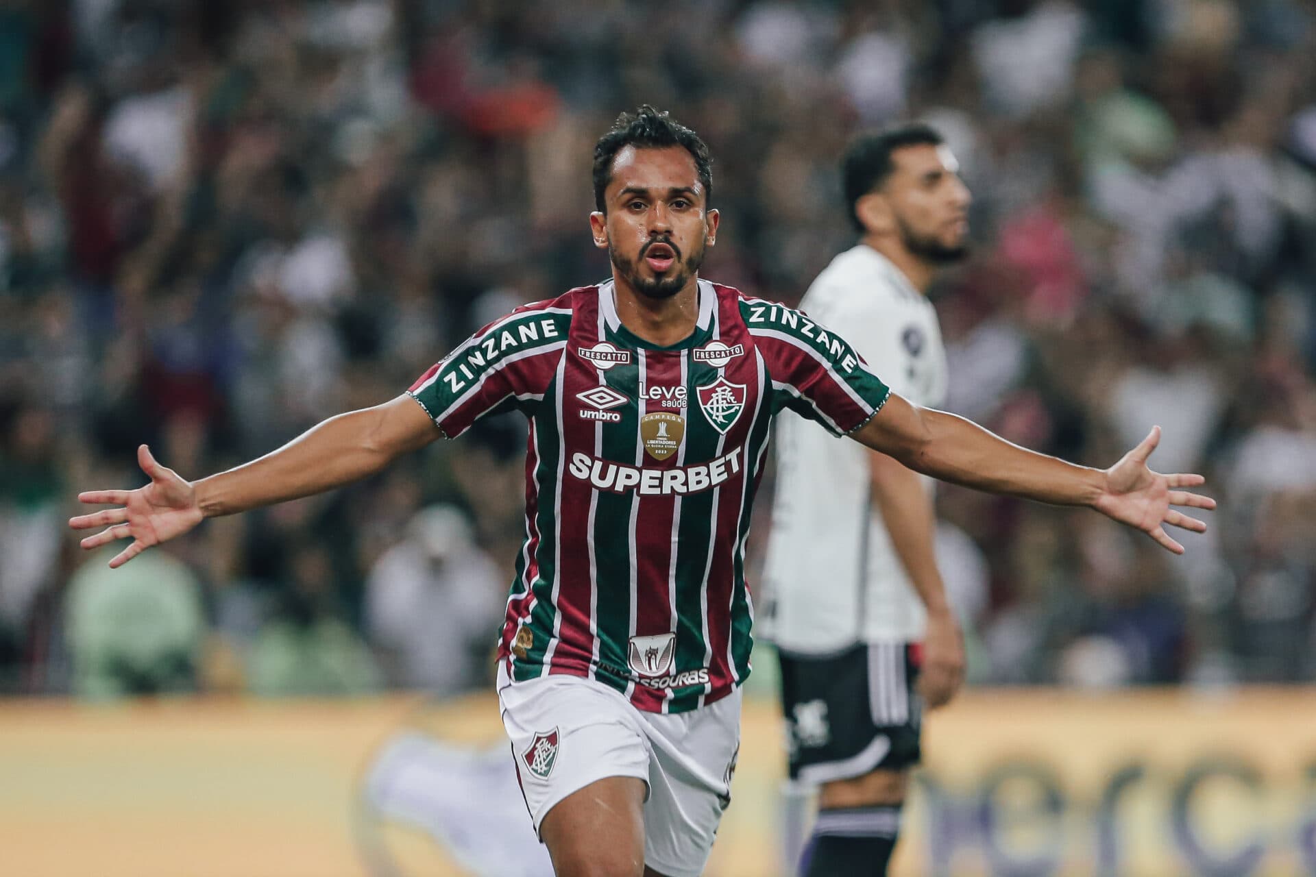 Lima com a camisa do Fluminense - LUCAS MERÇON / FLUMINENSE