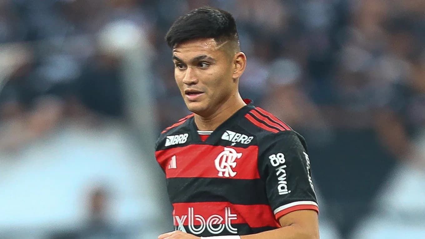 Alcaraz é testado em nova posição com Filipe Luís, veja detalhes