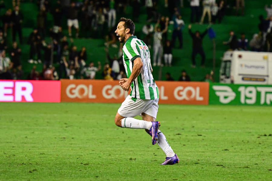 Nenê aponta mais um ano antes de aposentadoria
