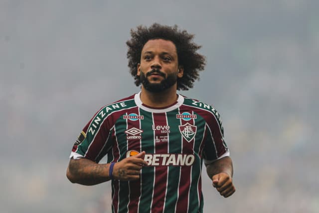 Marcelo, herdeiro de Roberto Carlos no Real Madrid, recebeu homenagem dos torcedores