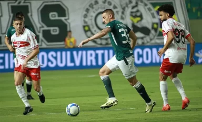 CRB x Goiás: horário, escalações e onde assistir