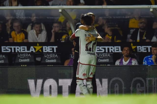 Flamengo vence e deixa Criciúma com pé na Série B