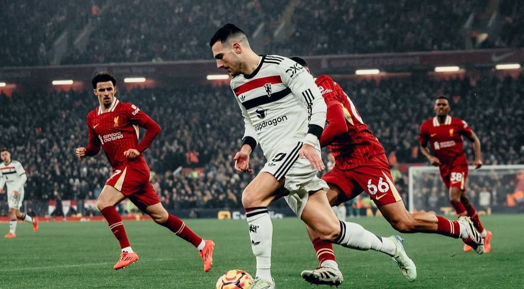 United busca empate com o Liverpool em clássico inglês