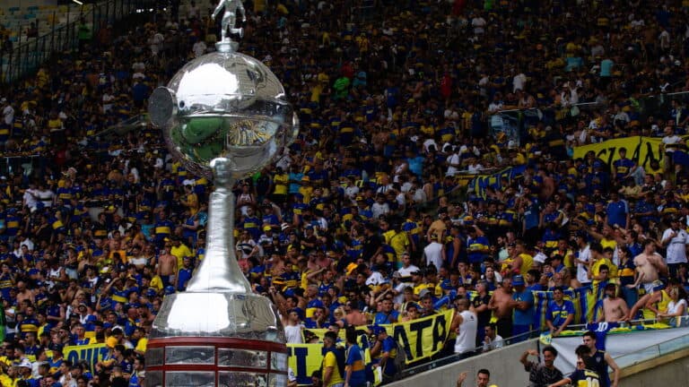 O dia que a final da Libertadores foi disputada na Espanha