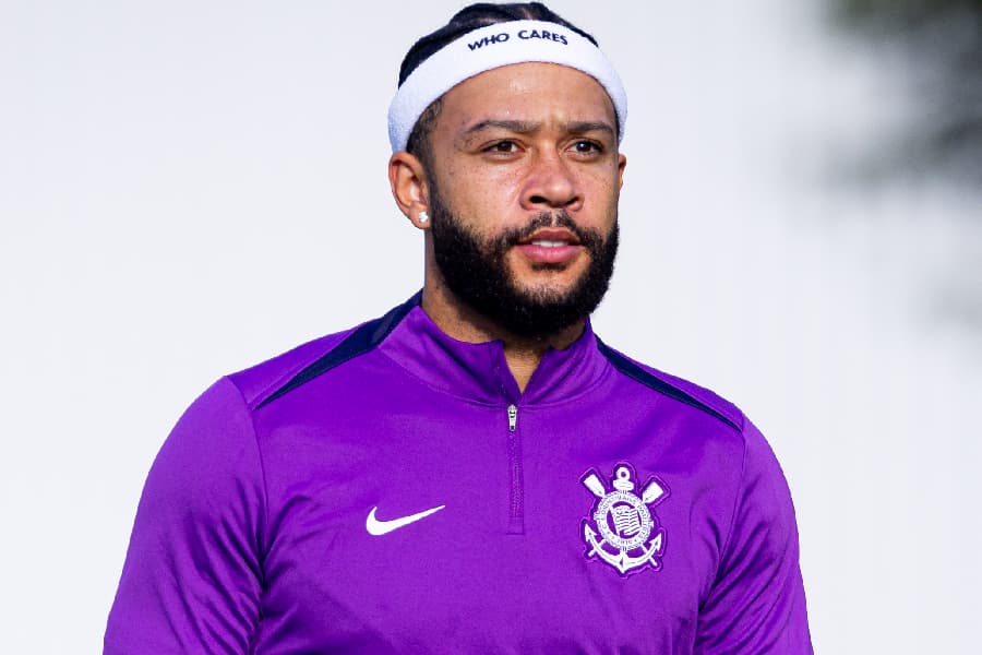 Memphis Depay sofre lesão ligamentar e desfalca Corinthians