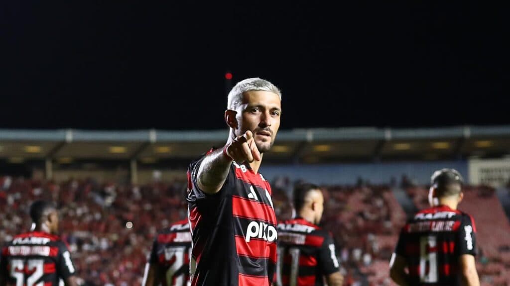 Flamengo quer aumentar vantagem na liderança do Brasileirão contra o Cruzeiro em BH