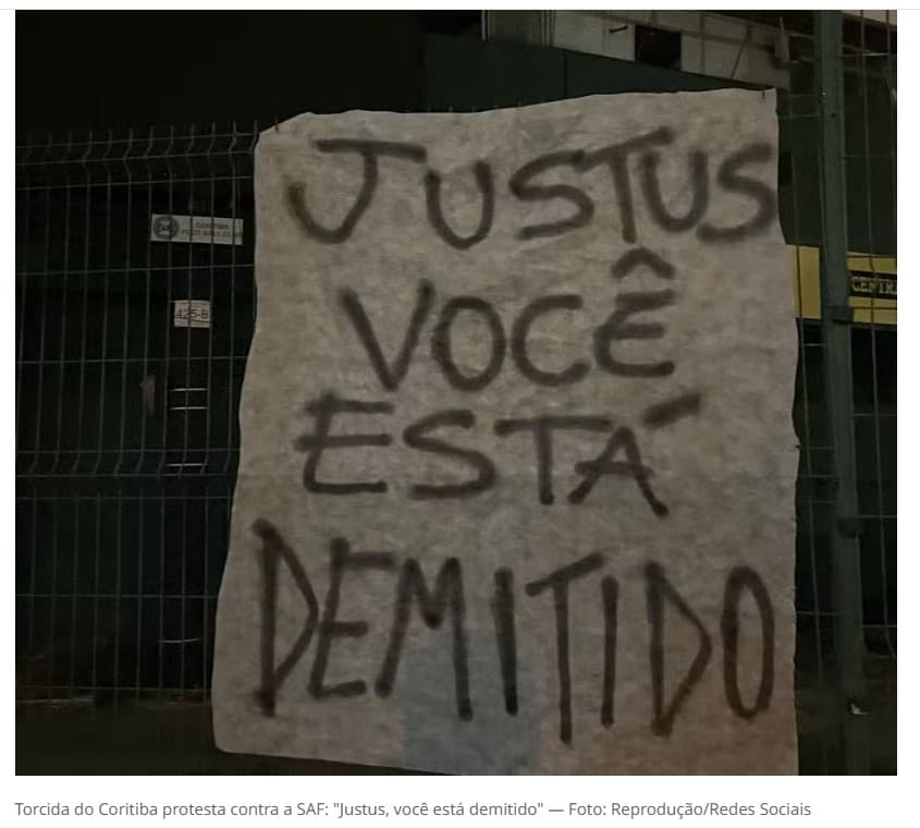 Justus não alvo de faixa de manifestantes - Reprodução/Internet