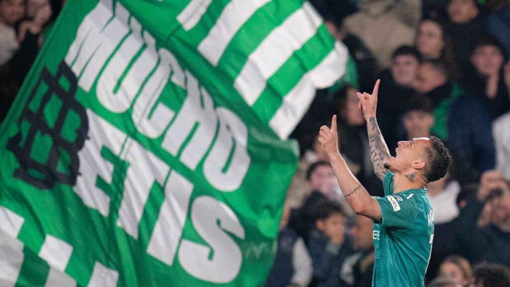 Onde acompanhar ao vivo: Real Betis busca vitória contra Sevilla no clássico andaluz