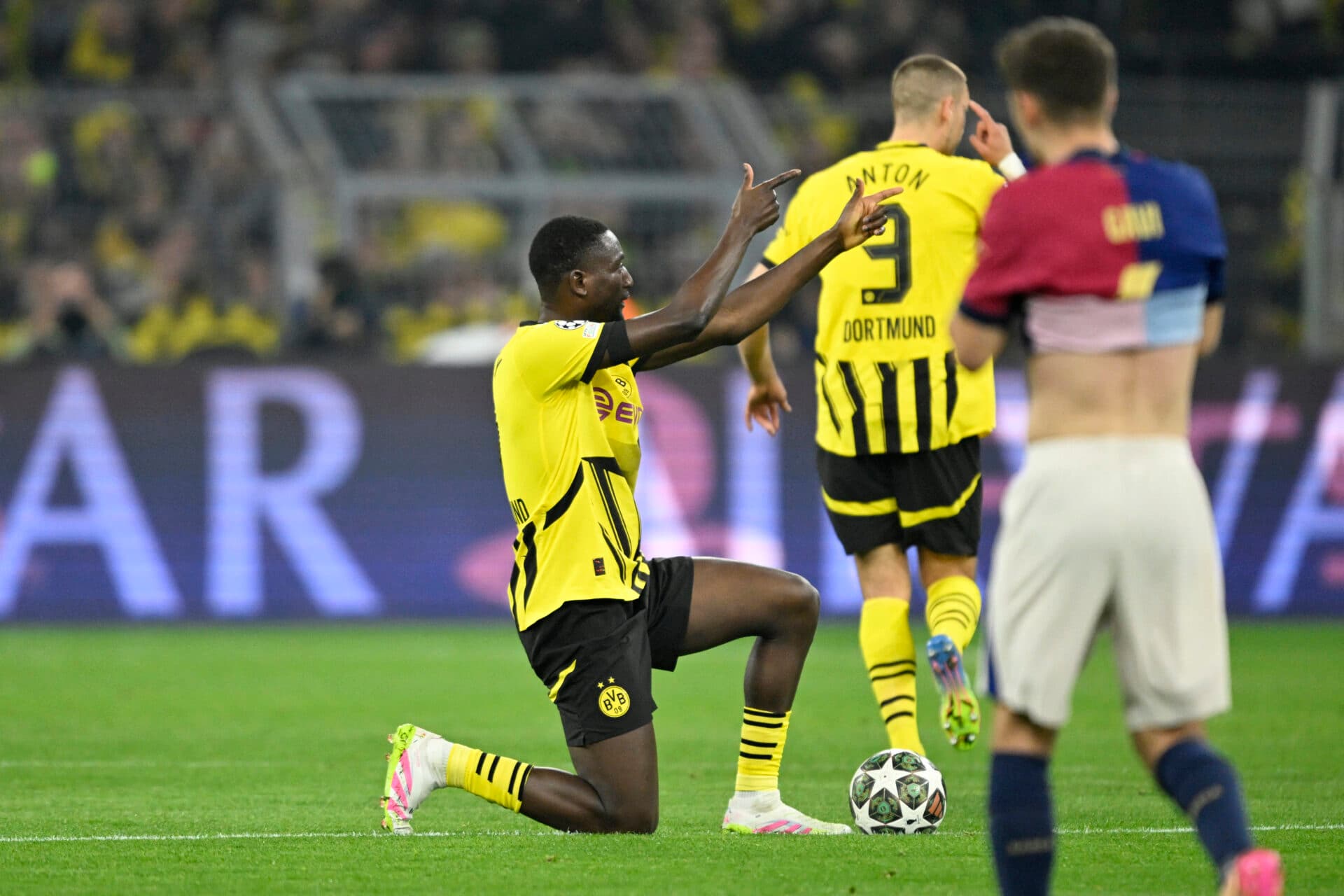 Serhou Guirassy comemora o primeiro gol da partida - Ina Fassbender/AFP