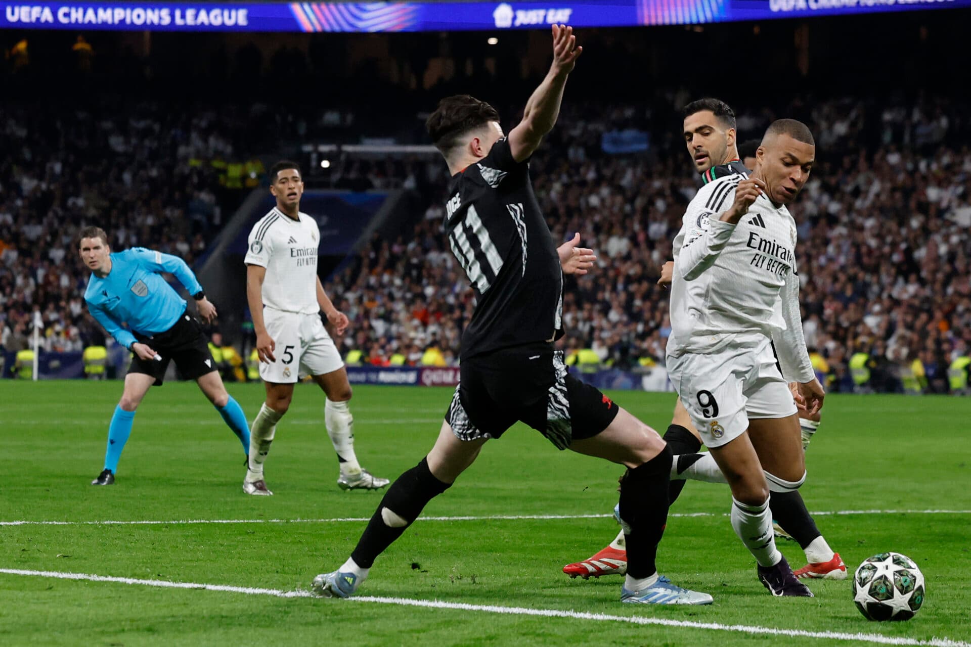 Mbappé passou em branco nas duas partidas contra o Arsenal - Oscar del Pozo/AFP
