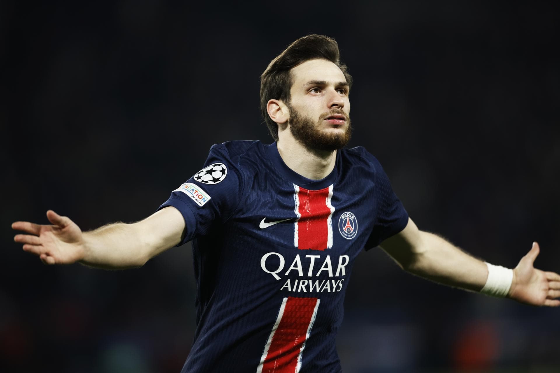 Kvara foi confirmado por Luis Enrique para o confronto - Yoan Valat/EFE