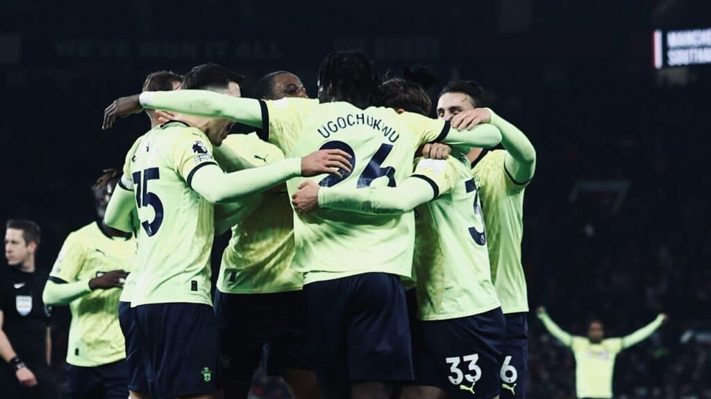 Rebaixados, Leicester e Southampton se despedem da Premier League: Assista ao vivo
