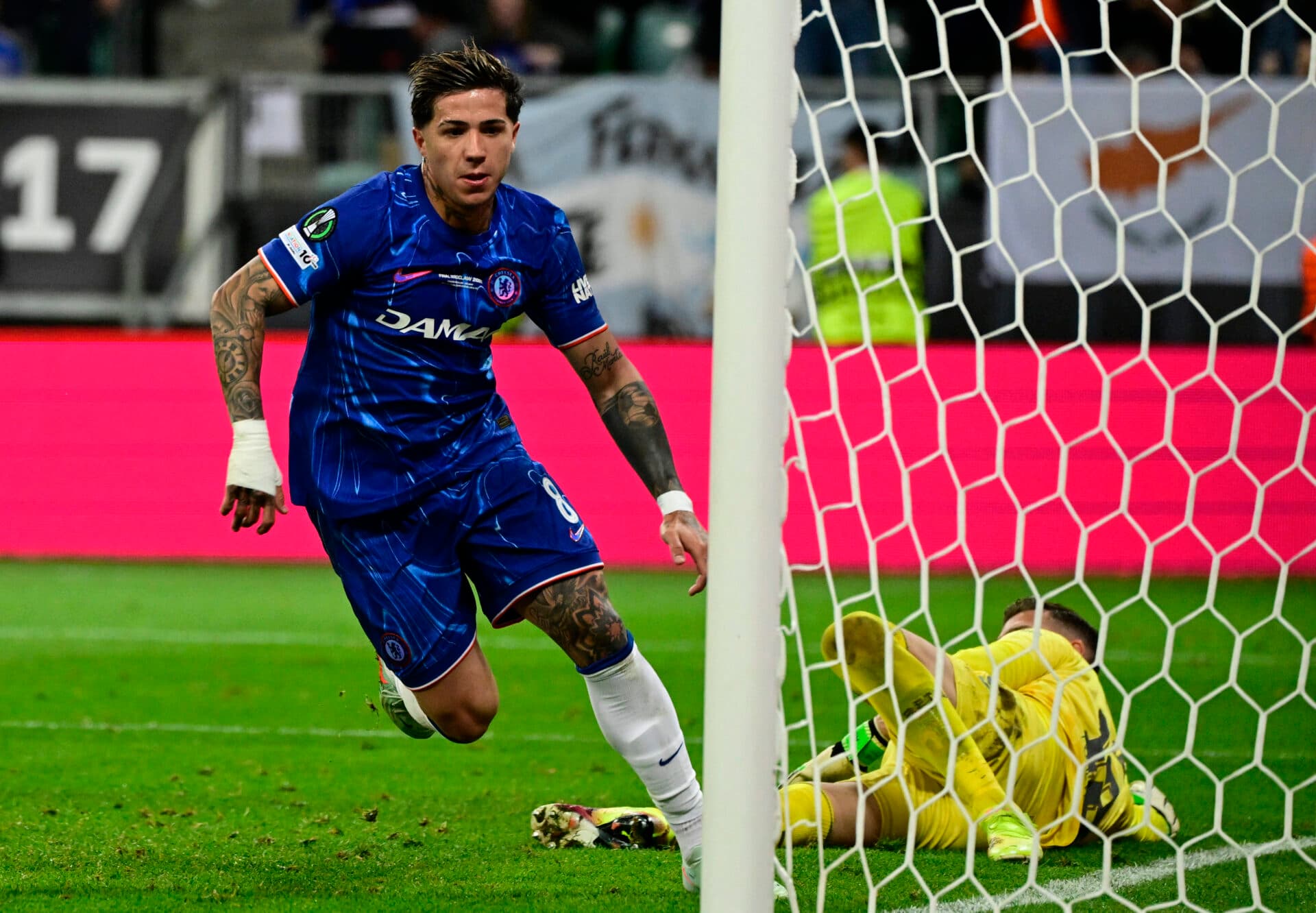 Enzo Fernandez fez o primeiro do Chelsea na partida - John MacDougall/AFP