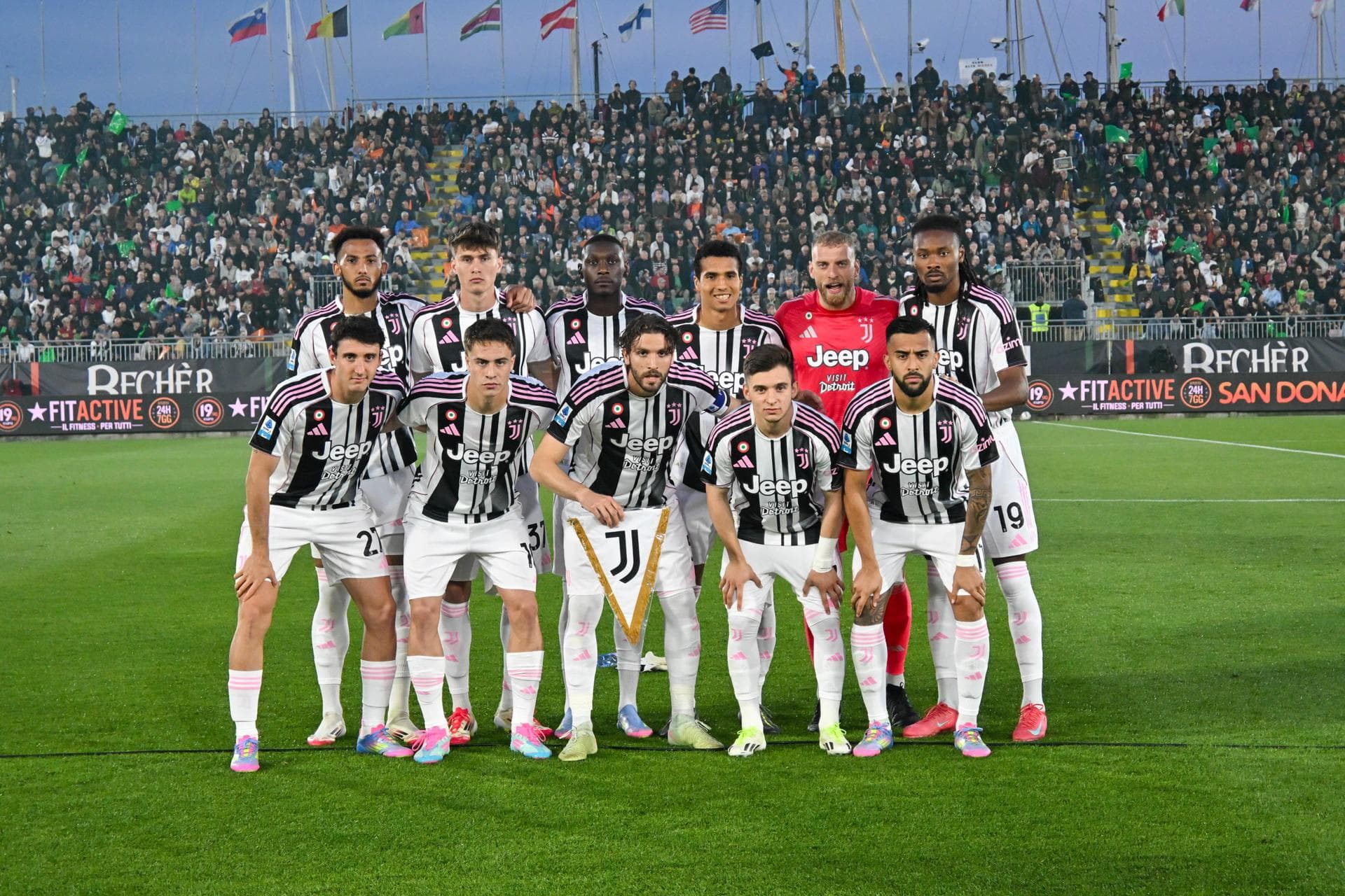 Juventus estreou novo uniforme diante do Venezia - EFE/EPA/ALESSIO