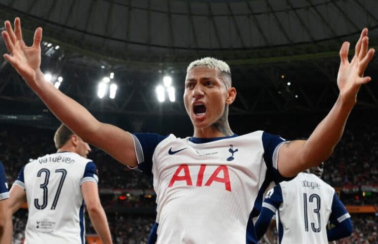 Tottenham reduz pedida por Richarlison e atrai turcos
