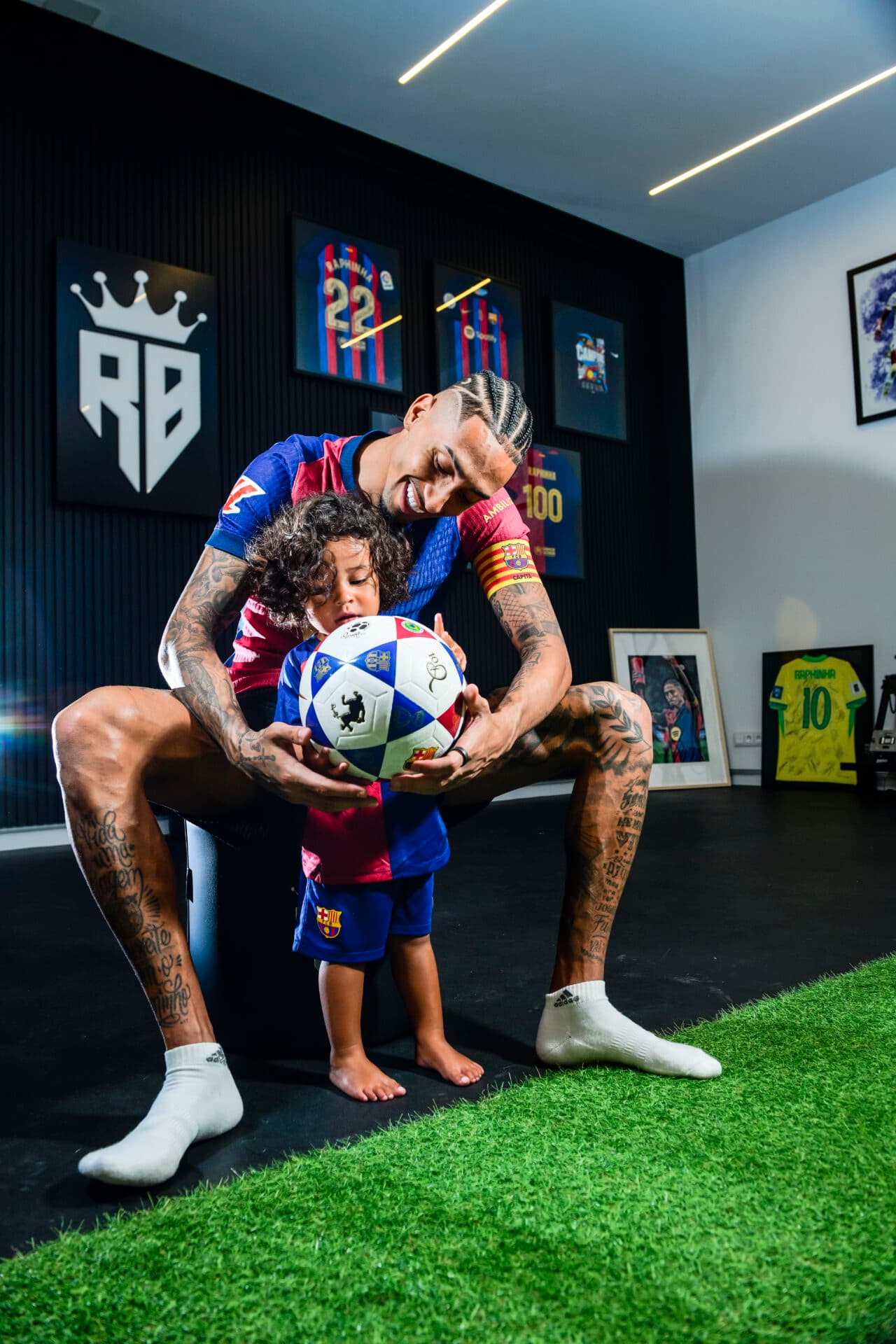 Raphinha e o filho Gael - Alexandre Battibugli/PLACAR