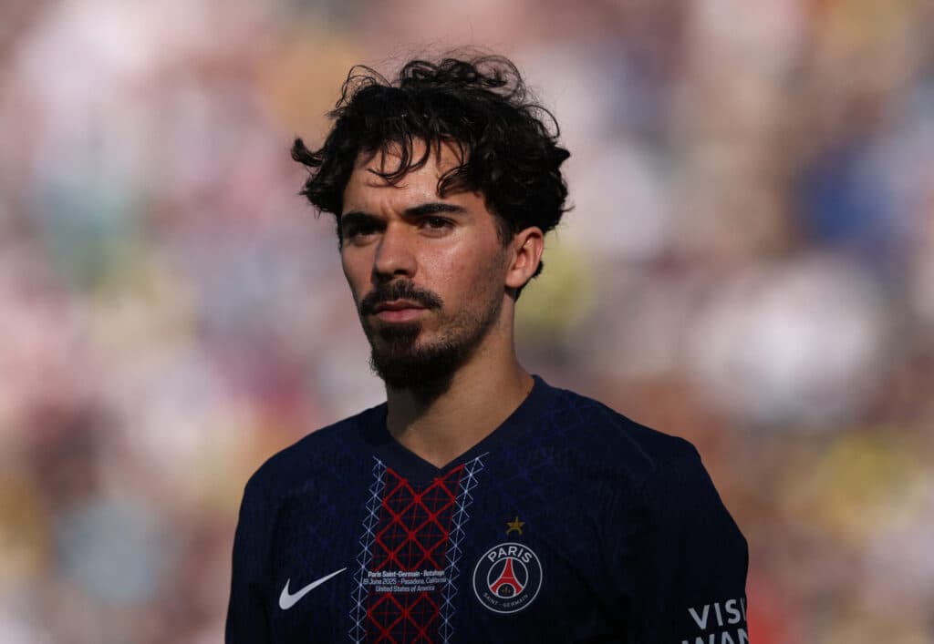 Recuperação do PSG na competição passa pelos pés do meio-campista Vitinha - Stu Forster/Getty Images via AFP