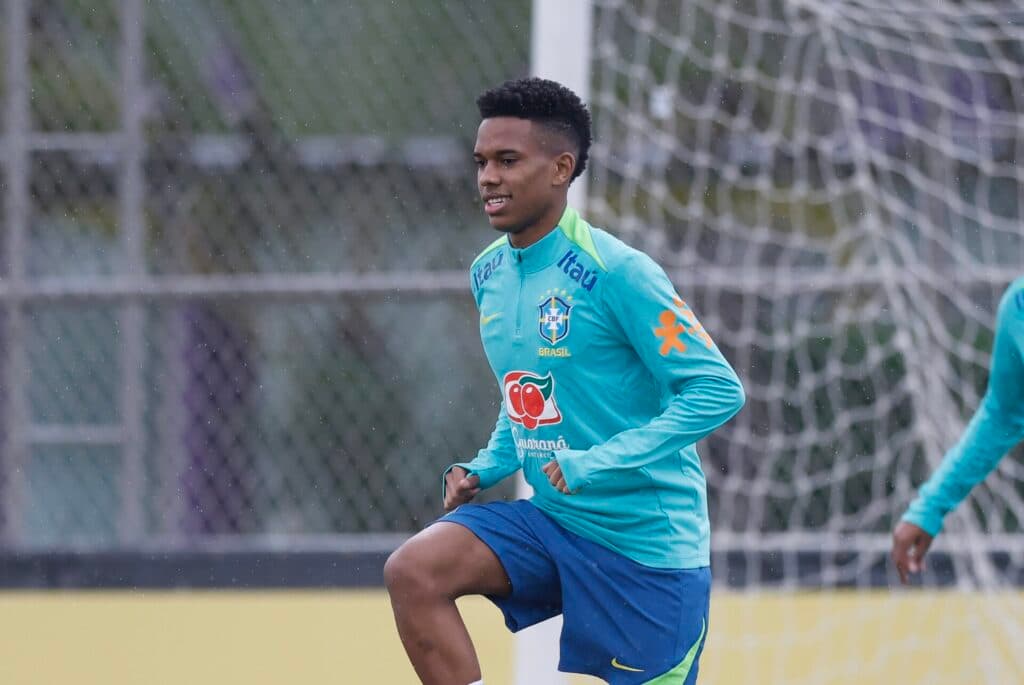 Estêvão durante treino na seleção brasileira - Rafael Ribeiro / CBF