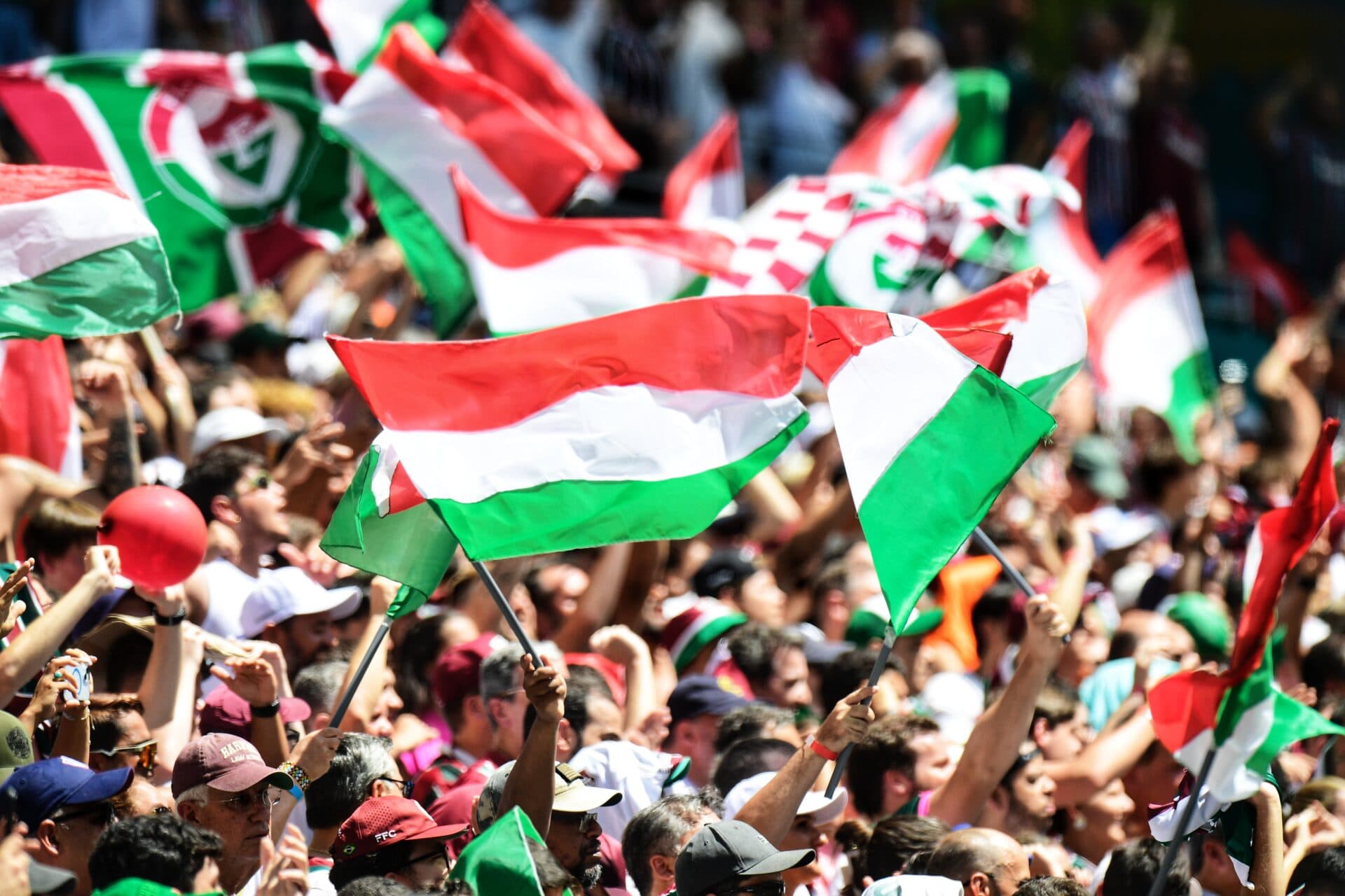 Torcida do Flu fez bonita festa no Hard Rock Stadium - Alexandre Battibugli/Placar