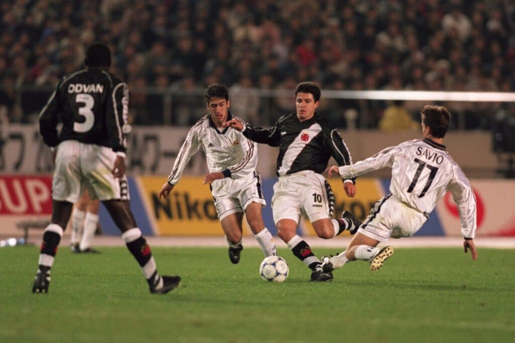 Em 1998, o Real Madrid bateu o Vasco na final com gol de Raúl - Matthew Ashton/EMPICS via Getty Images)