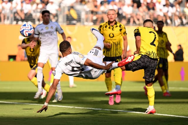 Real Madrid leva susto, mas bate o Dortmund e vai pegar o PSG na semi do Mundial