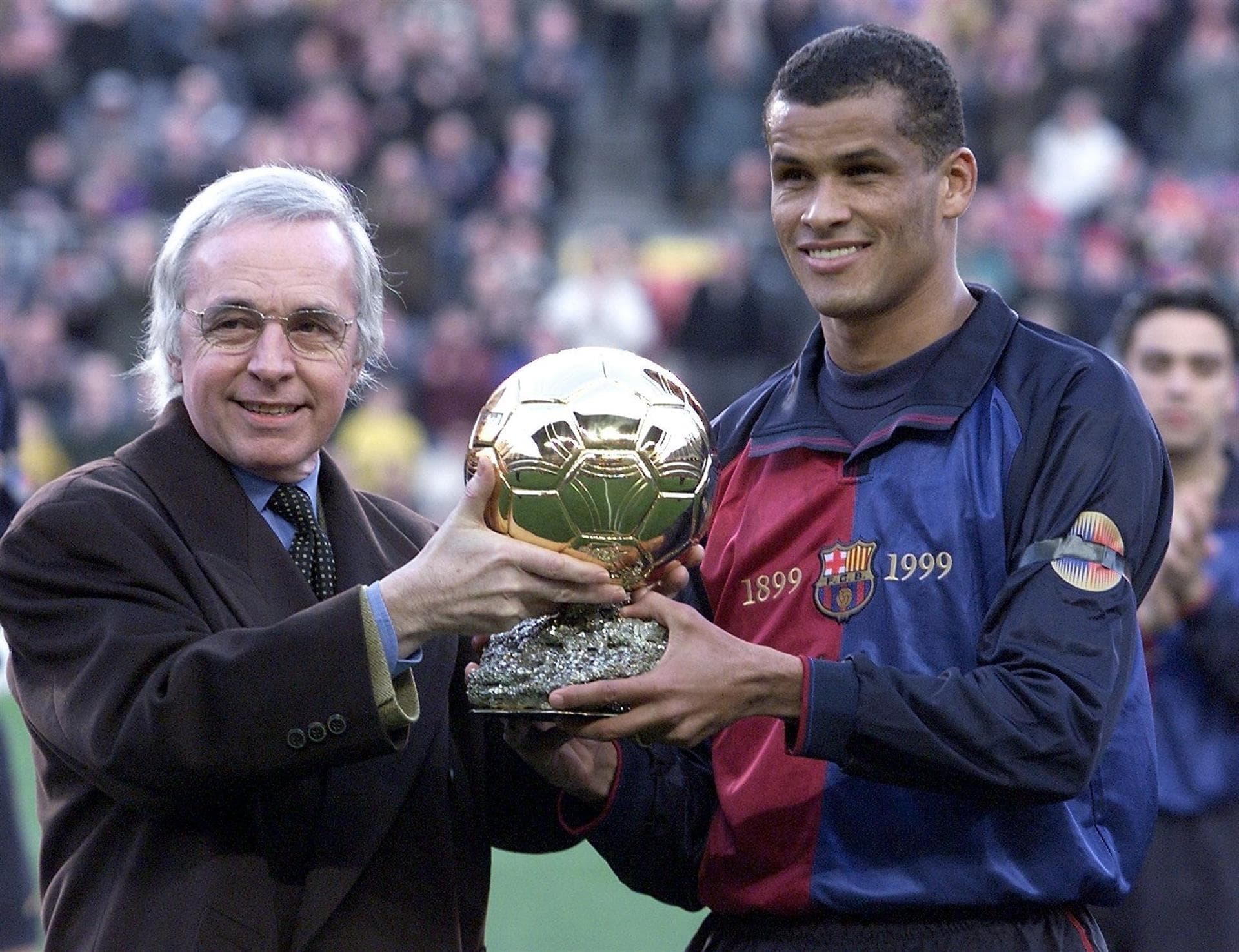 Rivaldo ganhou a Bola de Ouro como camisa 10 do Barcelona - EFE/ A.D/ Andreu Dalmau