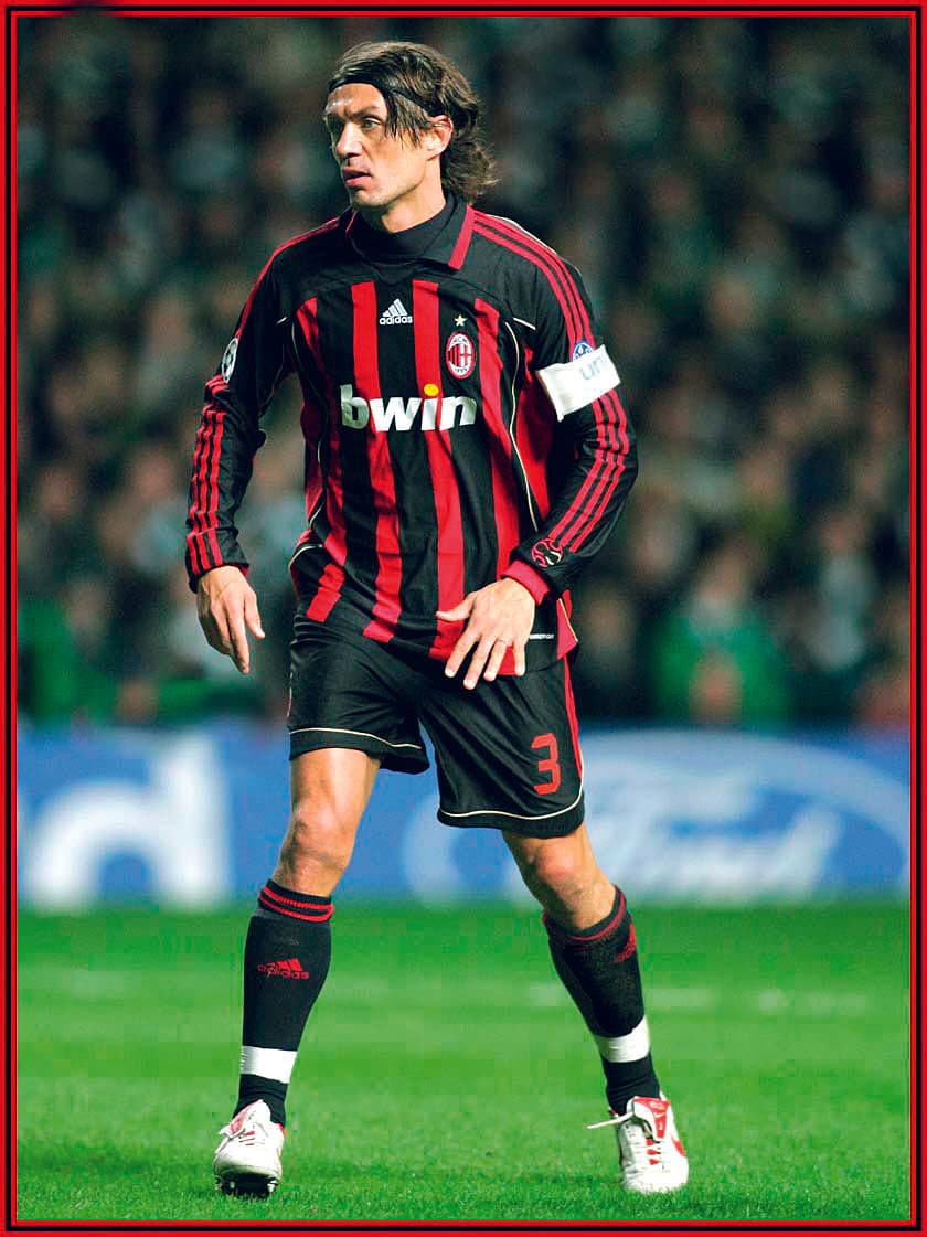 Paolo Maldini, jogando pelo Milan