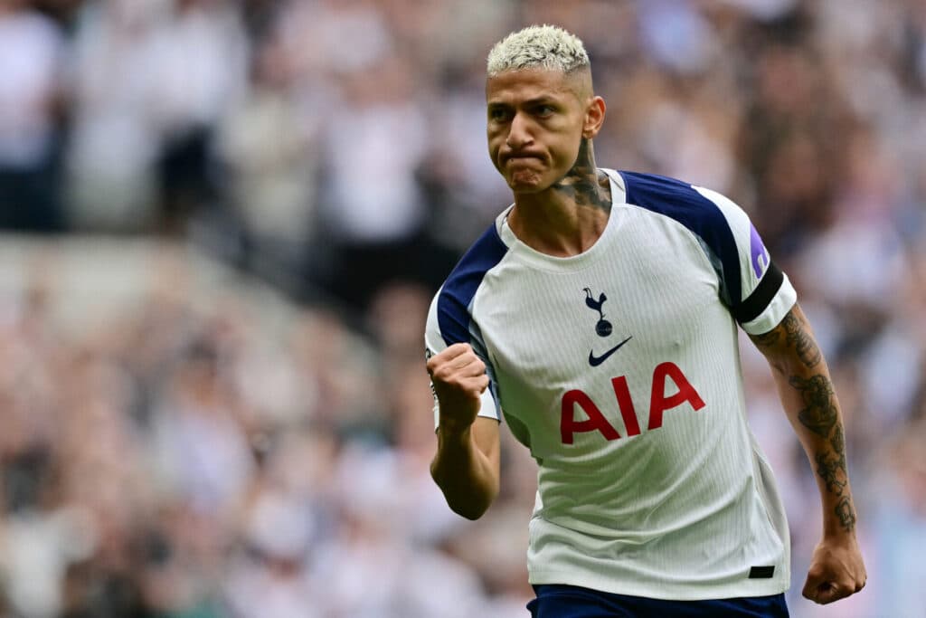 Richarlison comanda ataque do Tottenham na Premier League com dois gols - Ben STANSALL / AFP