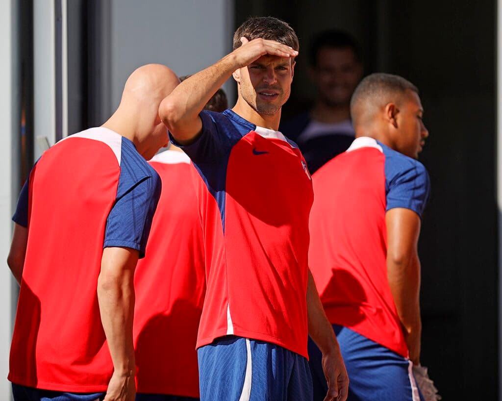 Espanhol foi capitão e ídolo do Chelsea – Reprodução/Atlético de Madrid