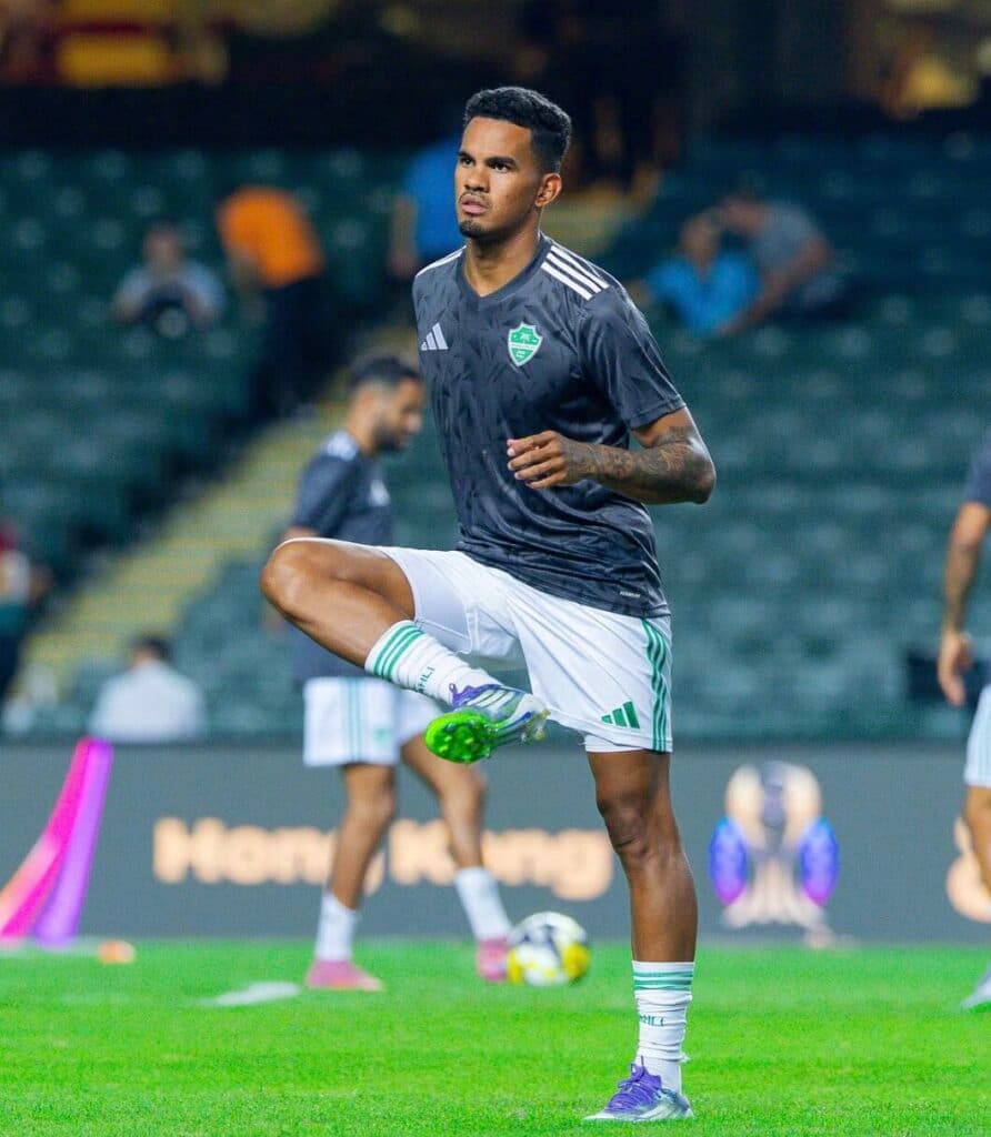 Galeno no aquecimento durante semifinal - Reprodução @w_galeno90