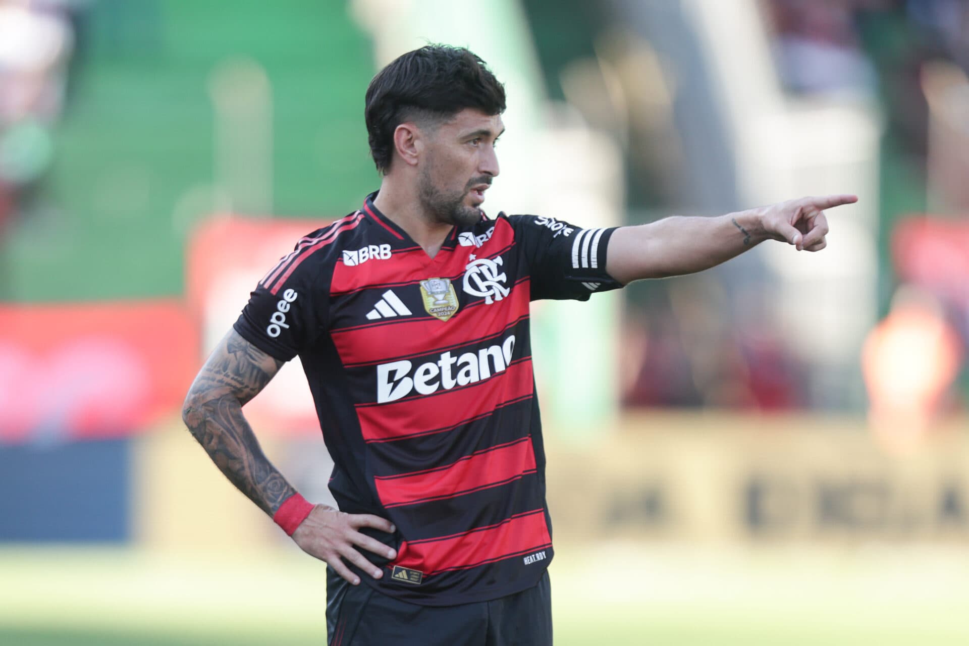 Arrascaeta empata na liderança: os artilheiros do Brasileirão 2025
