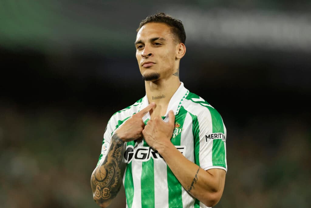 Antony com a camisa do Real Betis - EFE/Julio Muñoz