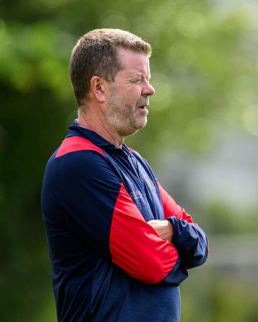 Anders Torstensson deixou de ser diretor escolar para ser técnico do Mjällby - Divulgação / Mjällby