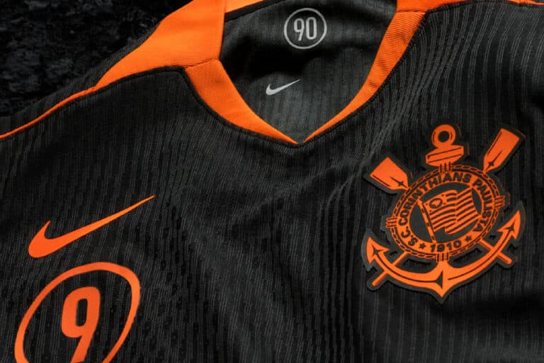 Corinthians teve que trocar uniforme por desvios, diz auditoria