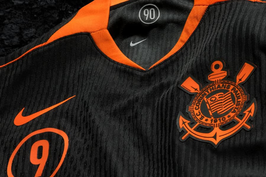 Corinthians teve que trocar uniforme por desvios, diz auditoria