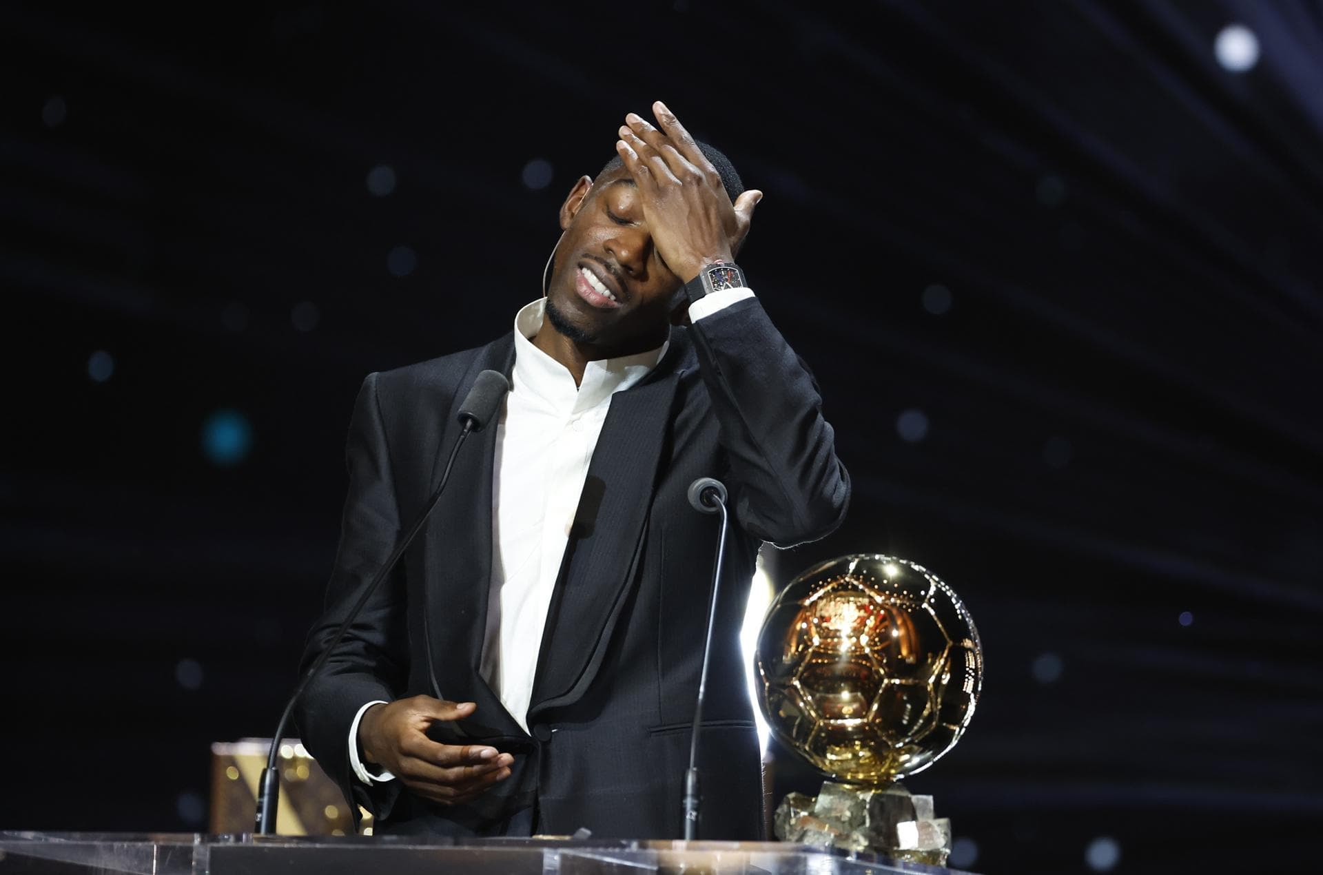 Dembélé, emocionado, celebra a Bola de Ouro e reviravolta na carreira - Mohammed Badra/EFE