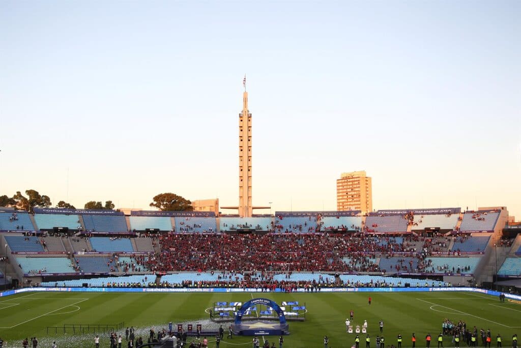 Arquibancadas vazias no Centenário é destaque na final da Sula em 2021 - EFE/ Federico Anfitti