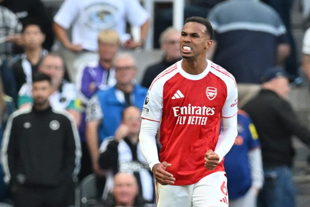 Arsenal, de Gabriel Magalhães, luta para se manter no topo tabela - Andy Buchanan/AFP