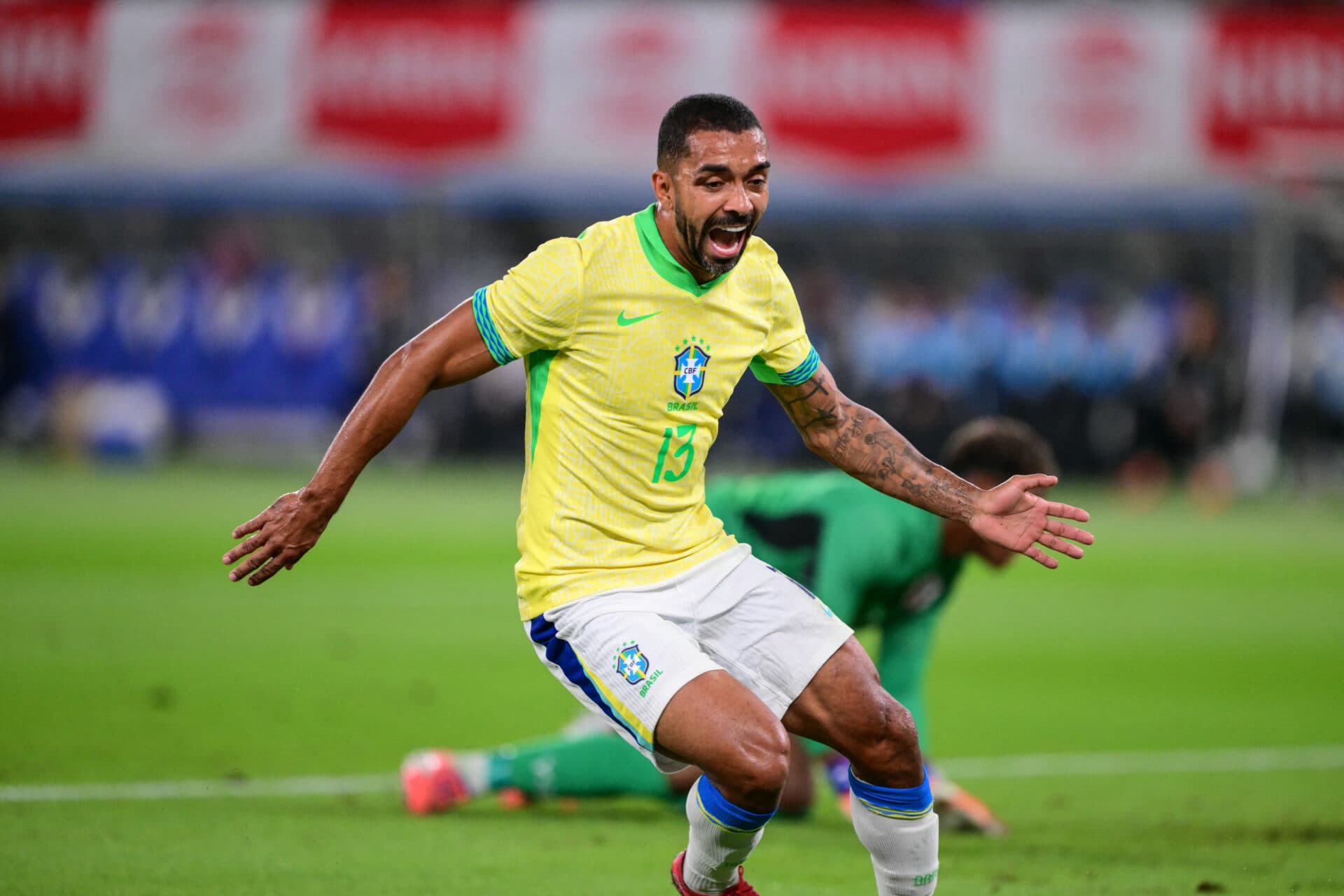 Paulo Henrique abre o placar contra o Japão para a seleção brasileira - Yuichi YAMAZAKI / AFP